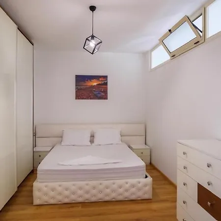 Modern 2 Bedroom * Durrës